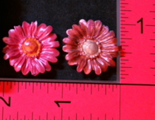 Load image into Gallery viewer, Silicone Mold Flower Daisy used with wax, Candle, gypsum, resin, hot glue, soap, clay, concrete, metal FL4