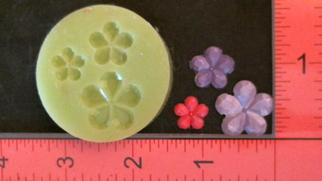 Silicone Mold Daisy Flower to be used with wax, gypsum, resin, hot glue, soap, clay, metal