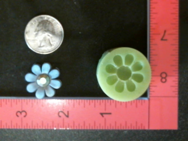 Silicone Mold Flower Daisy cabochon Medallion flower garden vine button jewelry used with wax, gypsum, resin, hot glue, soap, clay, metal